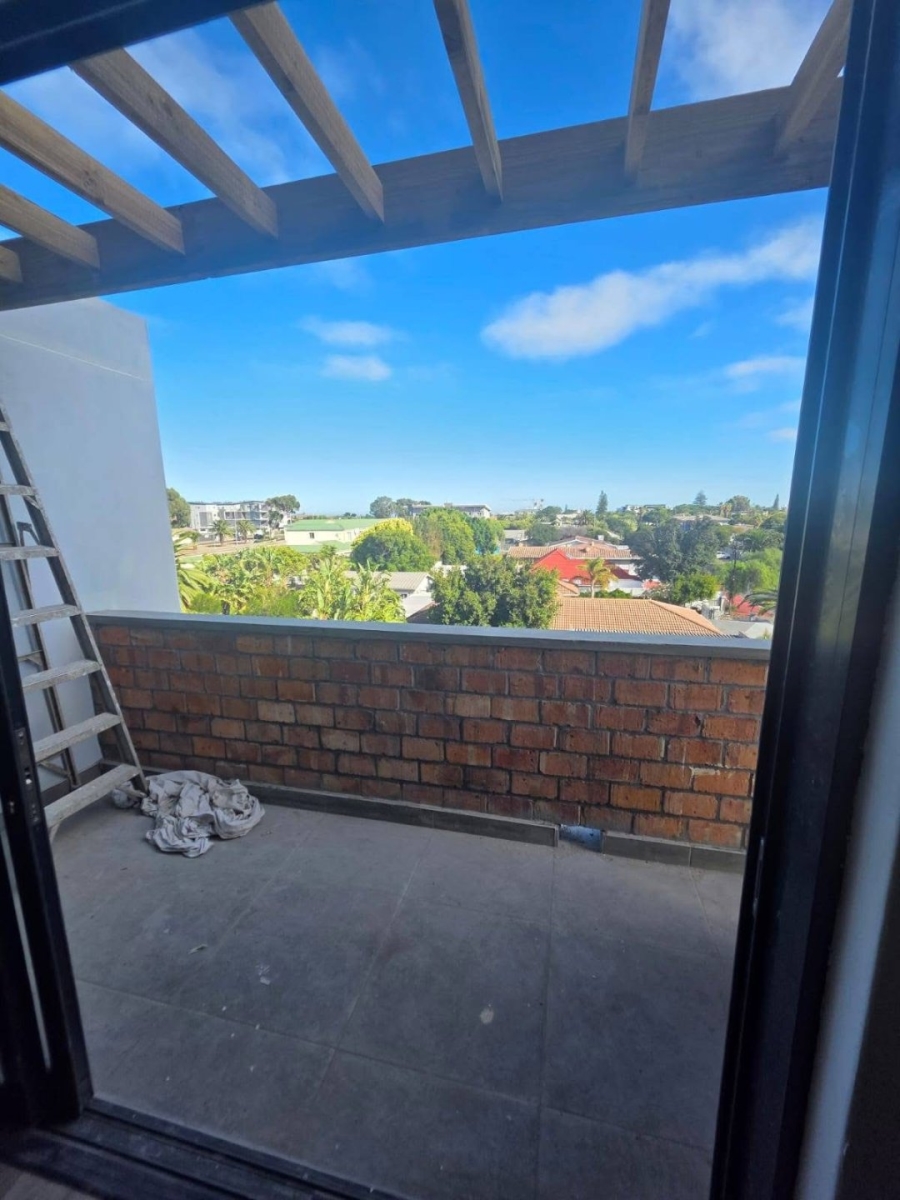 1 Bedroom Property for Sale in Table View Western Cape